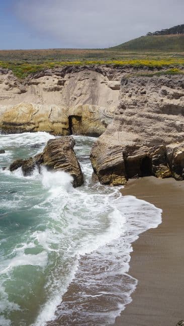 Pacific Ocean waves crashing on Central Coast shoreline at Montaña de Oro